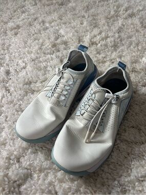 Clove Sneakers